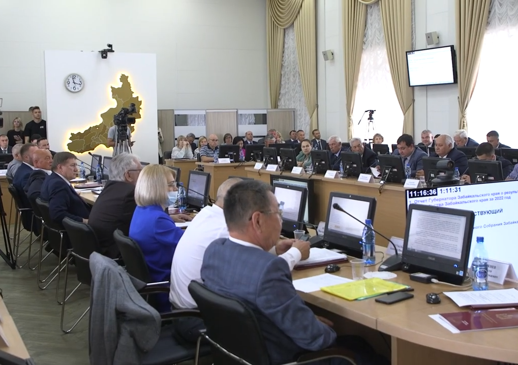 Депутаты Заксобрания приняли закон о повышении зарплат бюджетникам края в двух чтениях