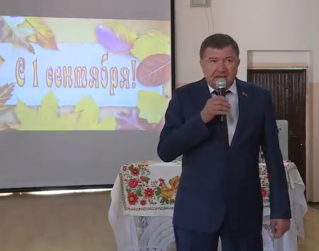 ЗабТВ - Глава краевого парламента Игорь Лиханов поздравил воспитанников читинской школы №47 с Днем знаний